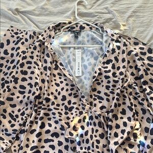 Chic Leopard Print Blouse - Black and Tan